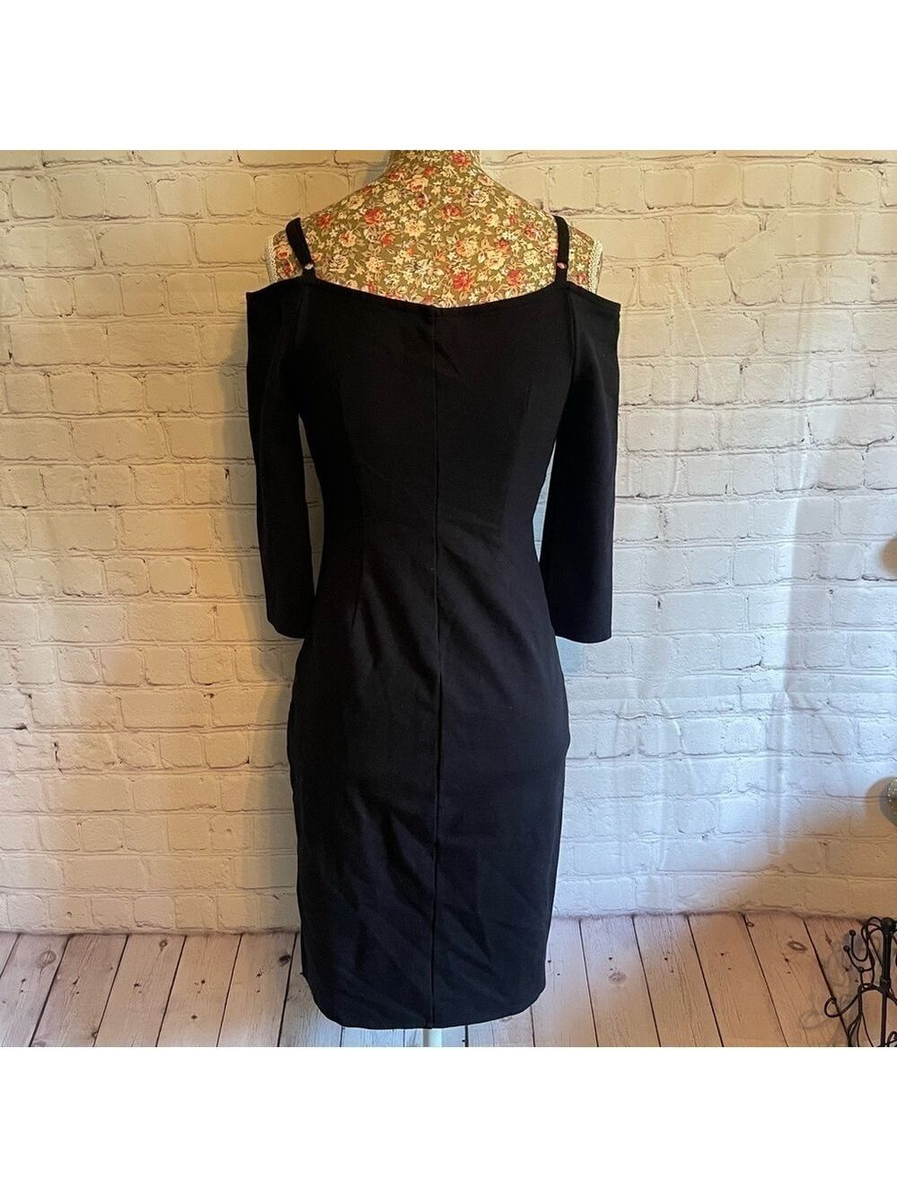 Bold Elements Bodycon Dress - Picture 4 of 7